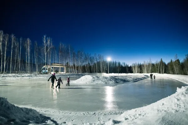 Two families skate on the skating oval 